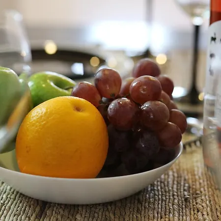 Phoebe 13 Old Town Apartman