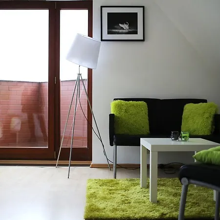 Phoebe 13 Old Town Apartman *