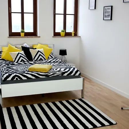 Phoebe 13 Old Town *