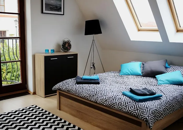 Phoebe 13 Old Town *